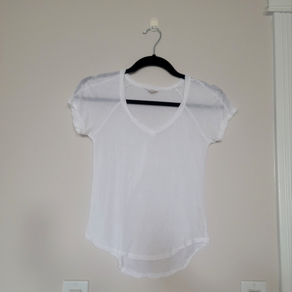 Aritzia Wilfred | V Neck Tee - Size XXS - Picture 1 of 6